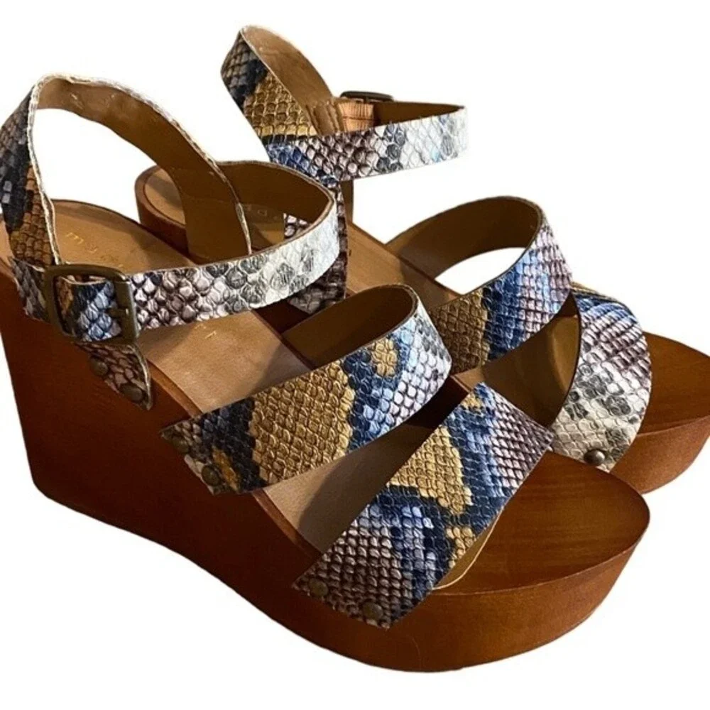 Madden Girl sexy snakeskin platform shoes, chunky wood 3.5 heels size 6
